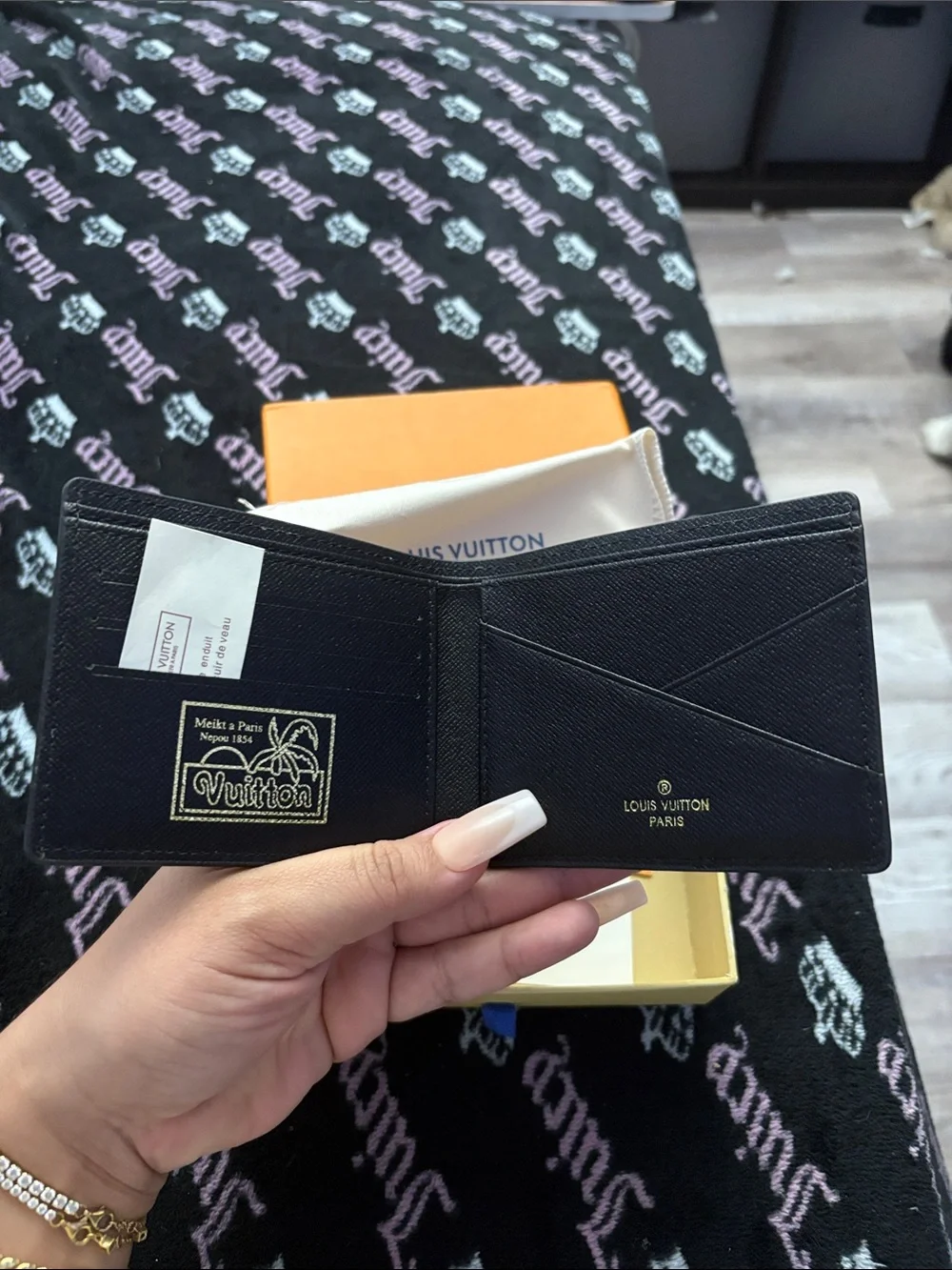 The Unbranded Brand lv bi